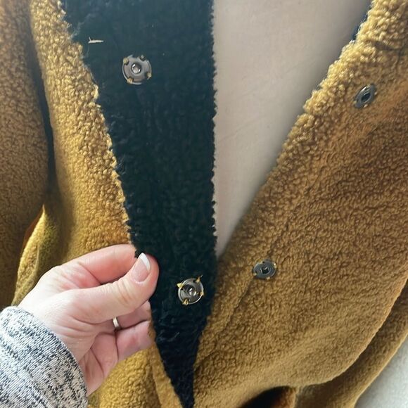 Cozy THICK hooded Jacket! 🧥 - Picture 7 of 11